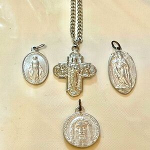 VTG Set Or 4 Medals Pendant Catholic 1960 SACRED HEART Virgin Mary  Jesus #11